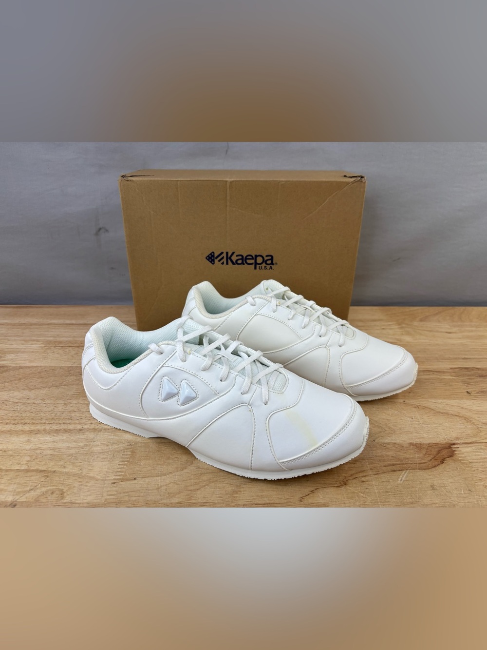 Kaepa Cheerful Women's Size 12 White Lace-Up Cheerleading Low Top Sneakers